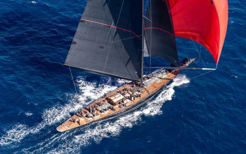 J-Class sotto spi, vista dall'alto